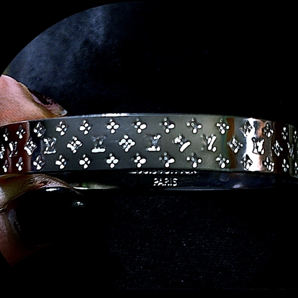 Louis Vuitton nanogram cuff bracelet (silver). - Picture 6 of 6